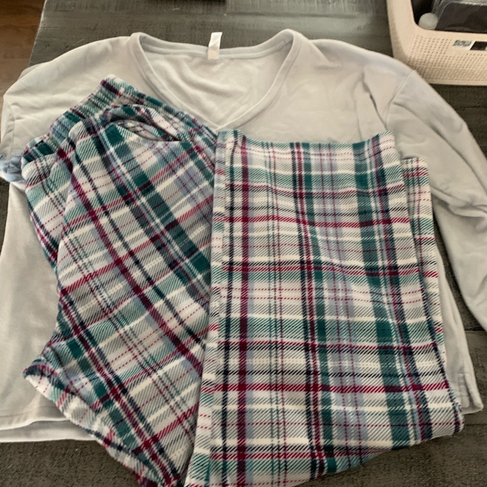 Plaid Medium Pajamas Set - Gray and Green, EUC, Celebes feel velour stretchy